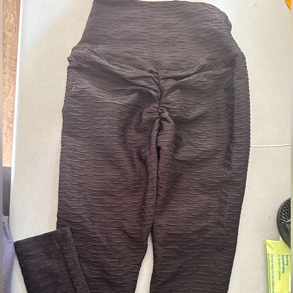 Black scrunch bottom leggings
